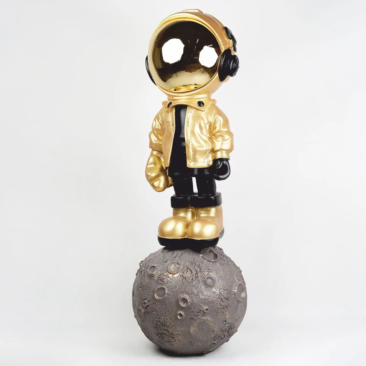 Casa Padrino escultura decorativa XXL astronauta con estrella en planeta oro / negro / gris A. 154 cm