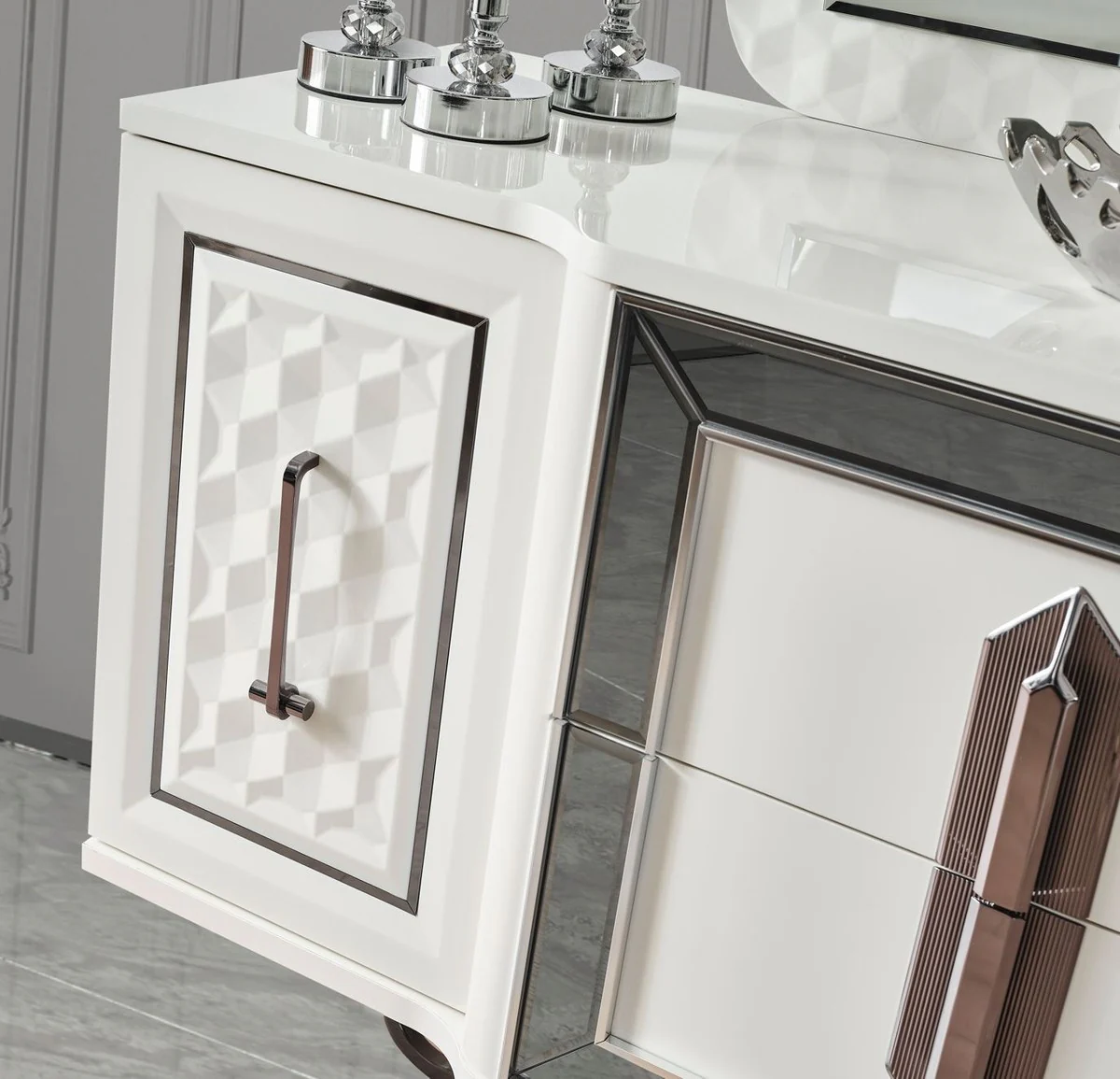 Casa Padrino Conjunto de Dormitorio Art Deco de Lujo Blanco / Bronce - 1 Tocador de Maquillaje Art Deco de Lujo y 1 Espejo Art Deco de Lujo - Muebles de Dormitorio Art Deco de Lujo