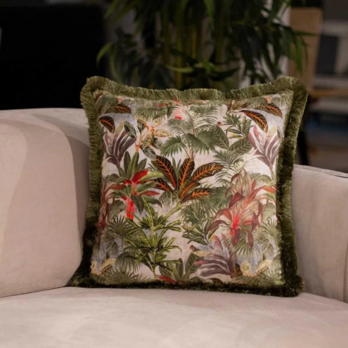 Casa Padrino almohada decorativa de lujo diseño selva multicolor / verde 45 x 45 cm - Almohada de terciopelo estampada con flecos - Accesorios Decorativos