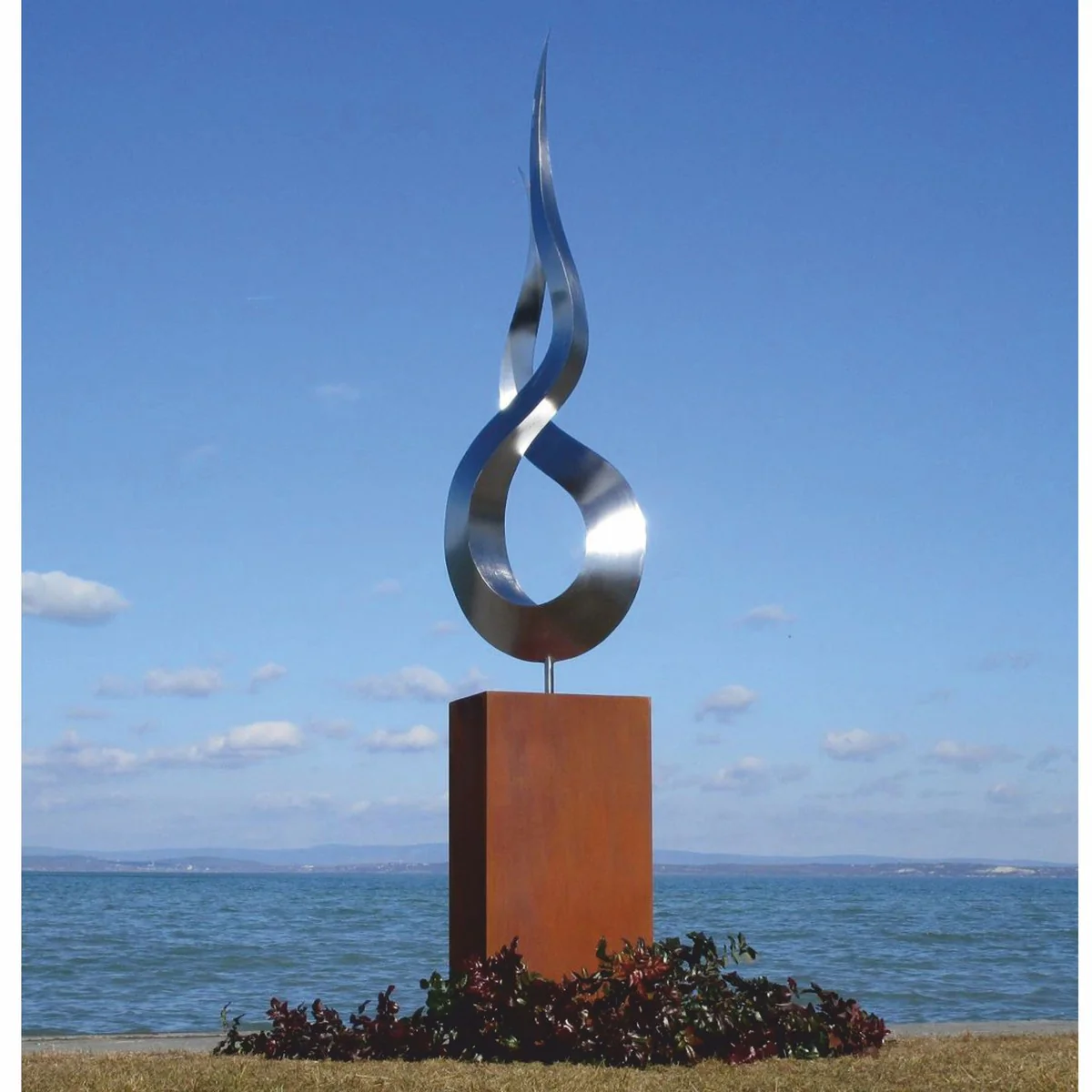 Casa Padrino escultura decorativa de jard¨ªn de metal de lujo llama sobre columna plata / ¨®xido A. 301 cm