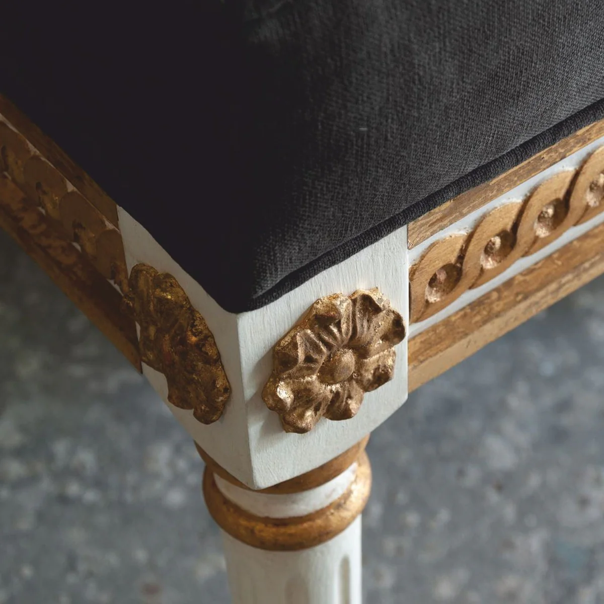 Casa Padrino Banco Barroco de Lujo Gris Oscuro / Blanco / Oro 153 cm - Hecho en Italia