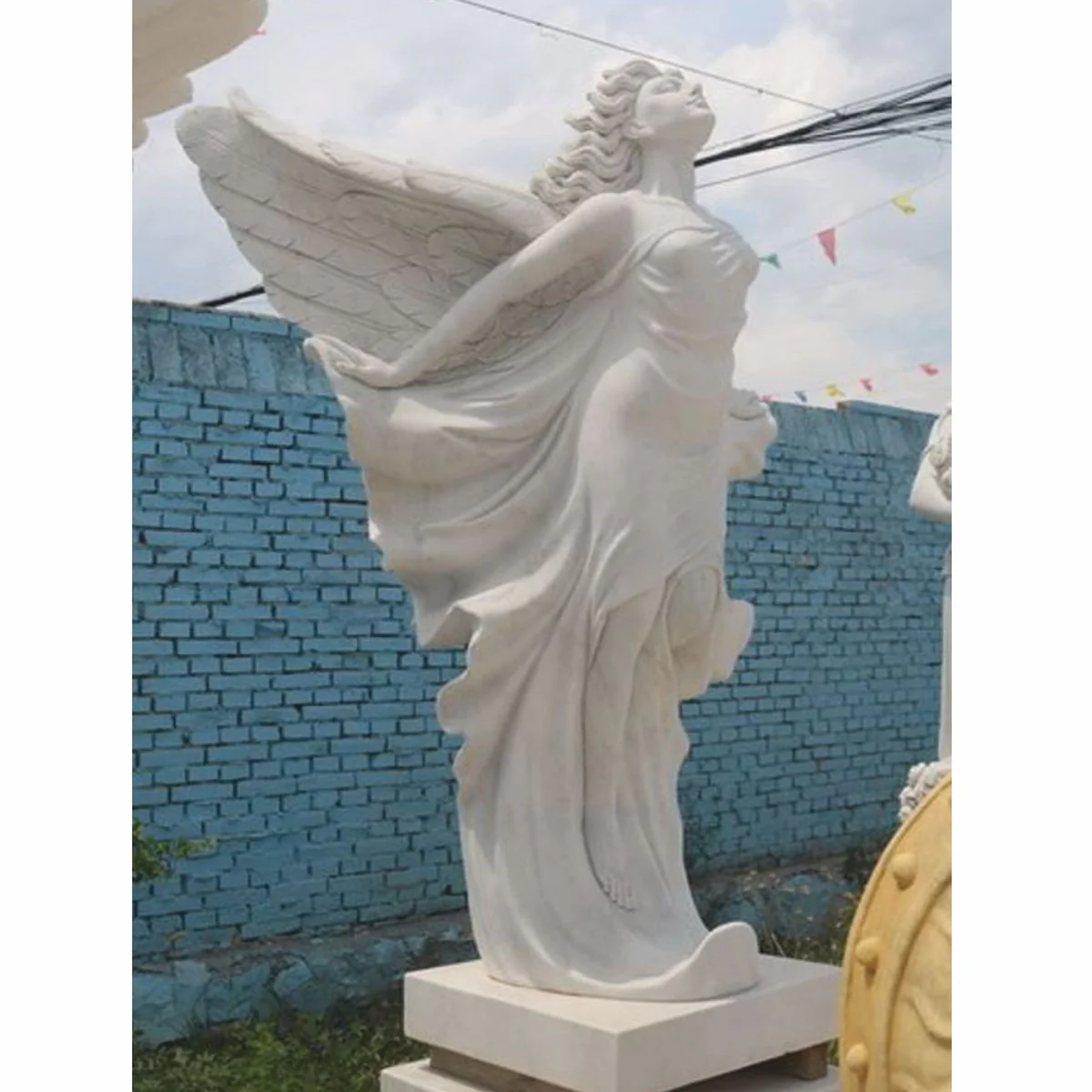 Casa Padrino escultura decorativa de jard¨ªn de m¨¢rmol Art Nouveau mujer con alas blanco Al. 180 cm