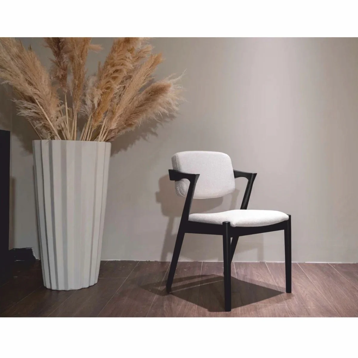 Casa Padrino conjunto de comedor de lujo negro / blanco - 1 Mesa de comedor y 6 sillas de comedor con reposabrazos