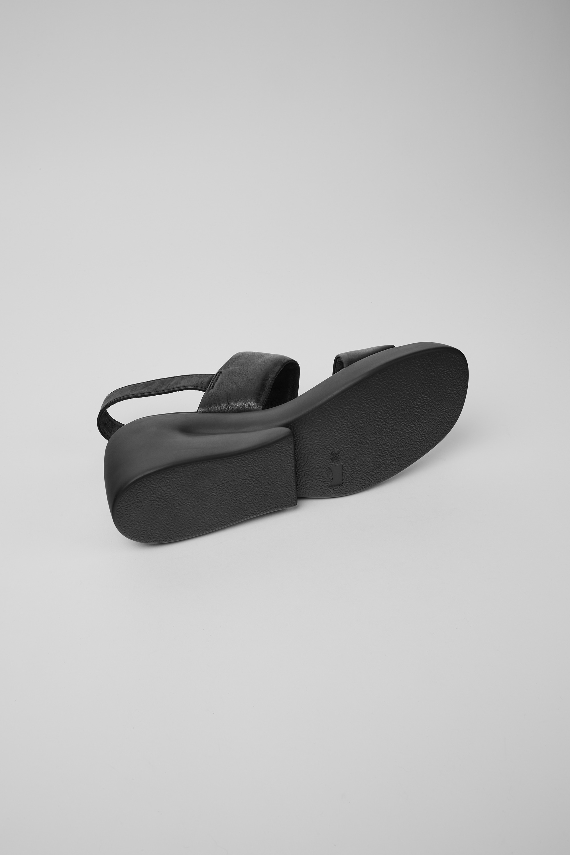 Kaah - Black leather sandals for women