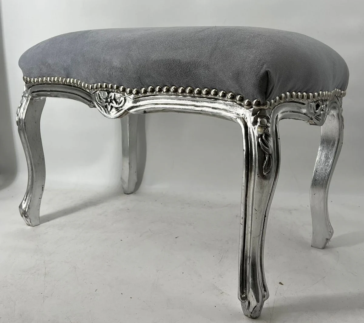 Casa Padrino taburete barroco gris / plata - Taburete de estilo antiguo hecho a mano - Muebles de sal¨®n en estilo barroco - Muebles barrocos