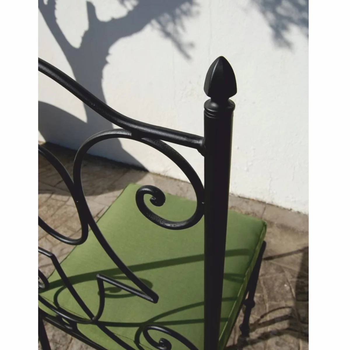 Casa Padrino silla de jard¨ªn Art Nouveau de lujo de hierro forjado con coj¨ªn de asiento negro / verde A. 105 cm