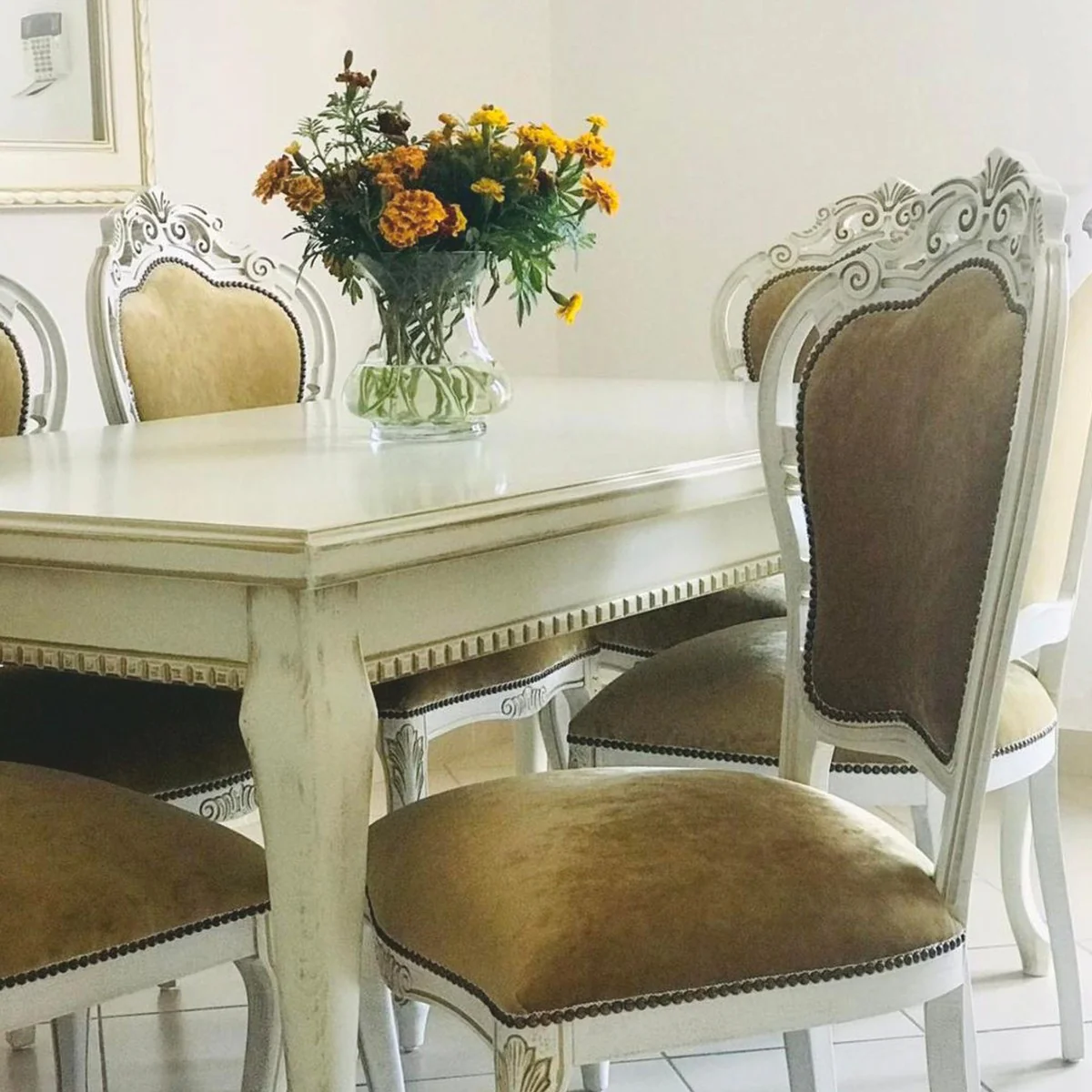 Casa Padrino Conjunto de Comedor Barroco de Lujo Oro / Blanco - 1 Mesa de Comedor y 6 Sillas