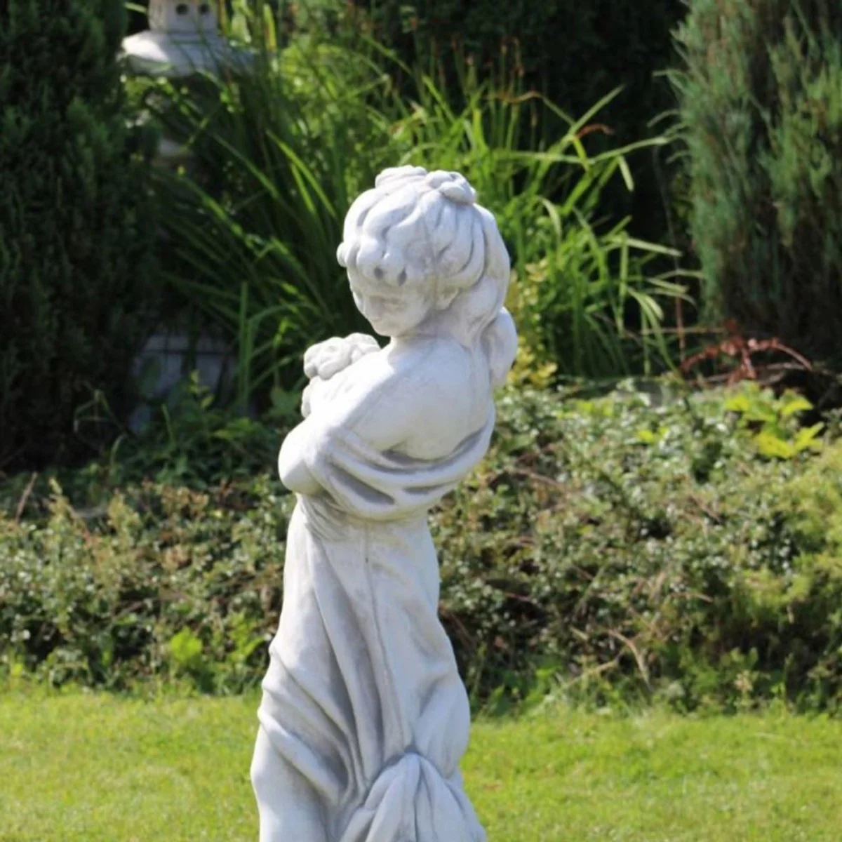 Casa Padrino Escultura de Decoraci¨®n de Jard¨ªn Art Nouveau Se?ora con Ramo de Flores Gris 31 x 31 x H. 122 cm - Elegante Figura de Jard¨ªn - Accesorios Decoraci¨®n de Jard¨ªn Barrocos y Art Nouveau