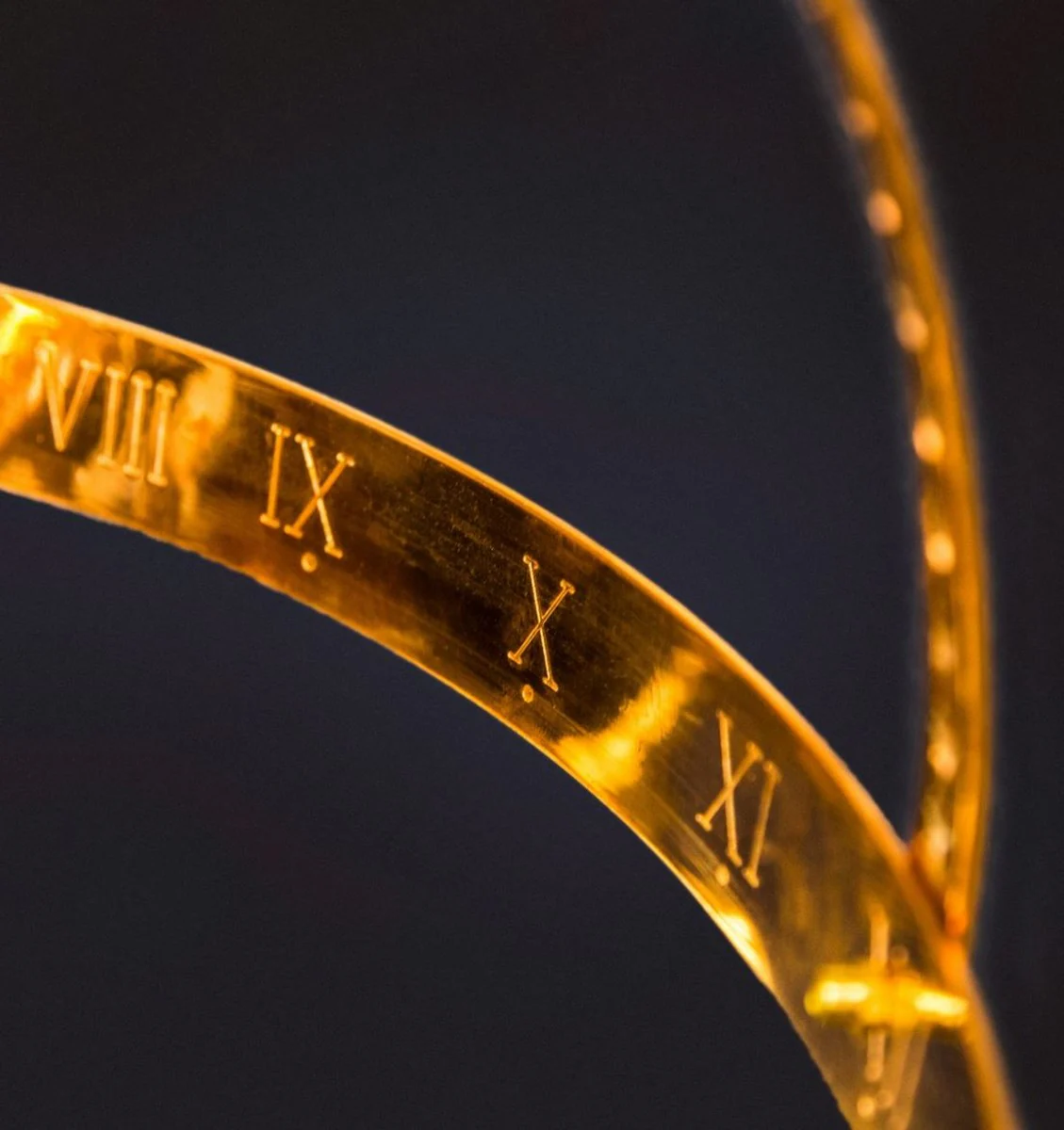 Casa Padrino Reloj de Sol Oro / Cobre Ø 50 x H. 60 cm - Decoración Nostálgica en el Jardín