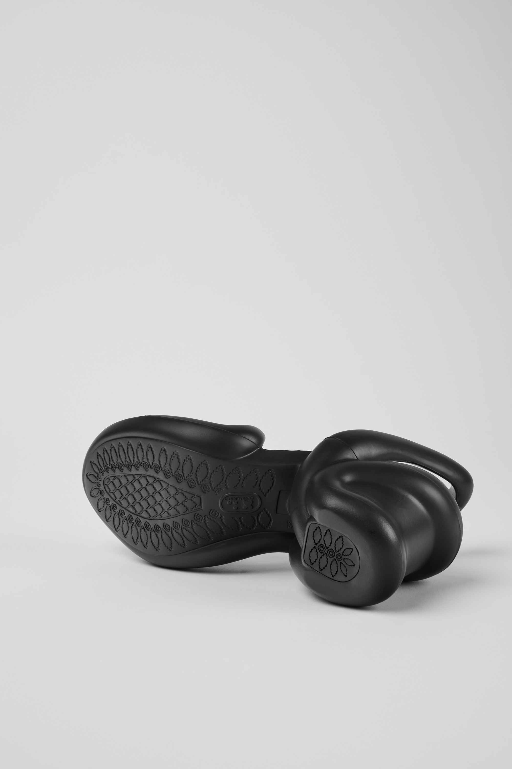 Kobarah - Black unisex sandals