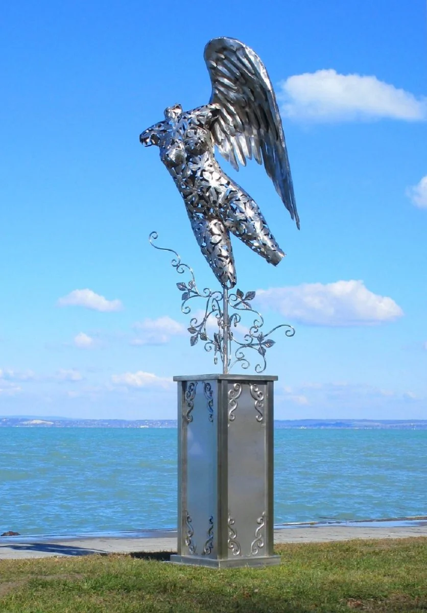 Casa Padrino escultura de decoración de jardín de lujo ángel en columna plata 53 x 98 x A. 300 cm - Figura decorativa grande de acero inoxidable - Figura de Jardín - Decoración de Jardín de Hotel