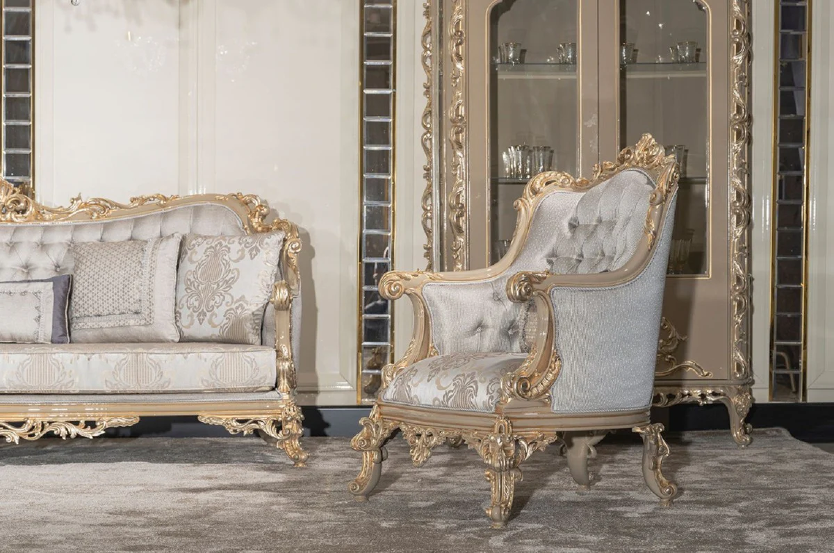 Casa Padrino conjunto de sala de estar barroco de lujo plata / gris / oro - 2 Sof¨¢s y 2 Sillones y 1 Mesa de Centro - Muebles de sal¨®n hechos a mano estilo barroco