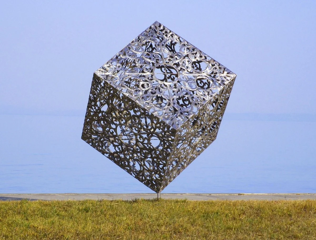 Casa Padrino escultura de jardín de acero inoxidable de lujo cubo plata 150 x 130 x A. 170 cm - Decoración de jardín hecha a mano resistente a la intemperie - Colección de Lujo