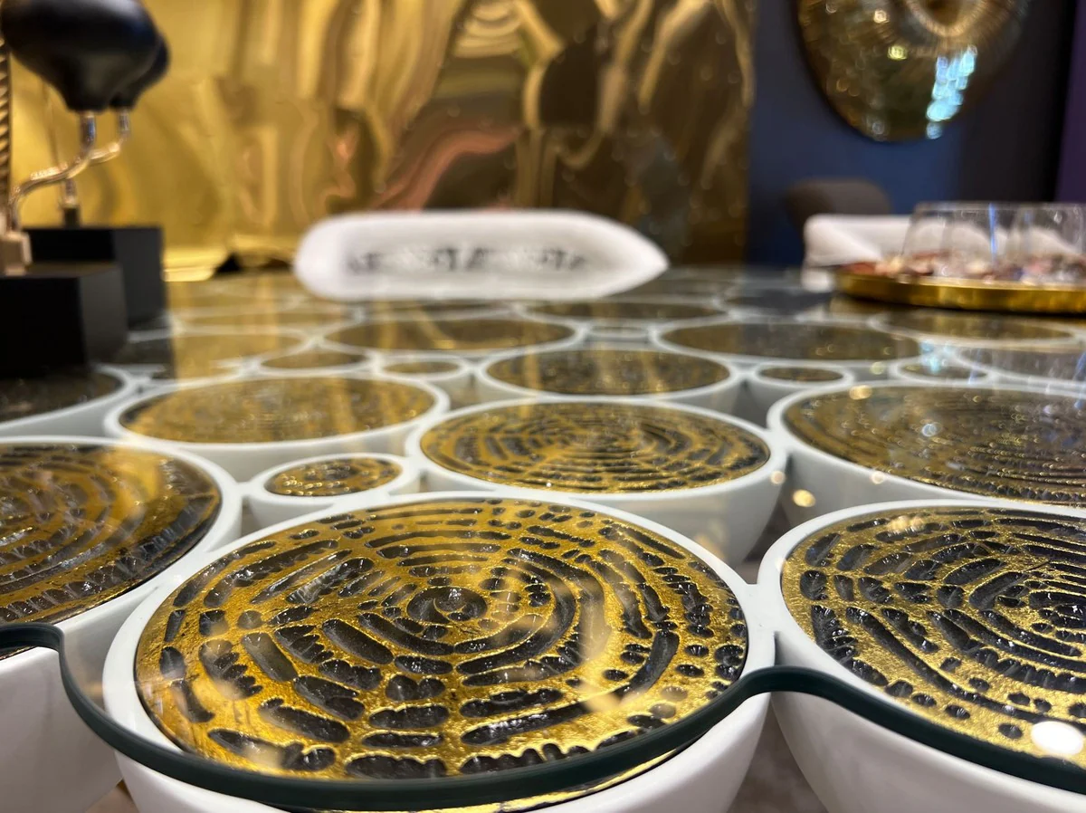 Casa Padrino mesa de comedor de dise?o de lujo con tapa de vidrio blanco / oro / negro 230 x 120 x A. 76 cm - Muebles de comedor - Muebles de lujo - Muebles de dise?o