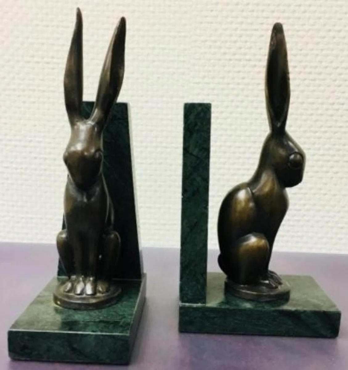 Casa Padrino juego de sujetalibros de lujo de 2 liebres de bronce 9 x 13 x H. 24 cm - Figuras Decorativas de Bronce con Base de Mármol