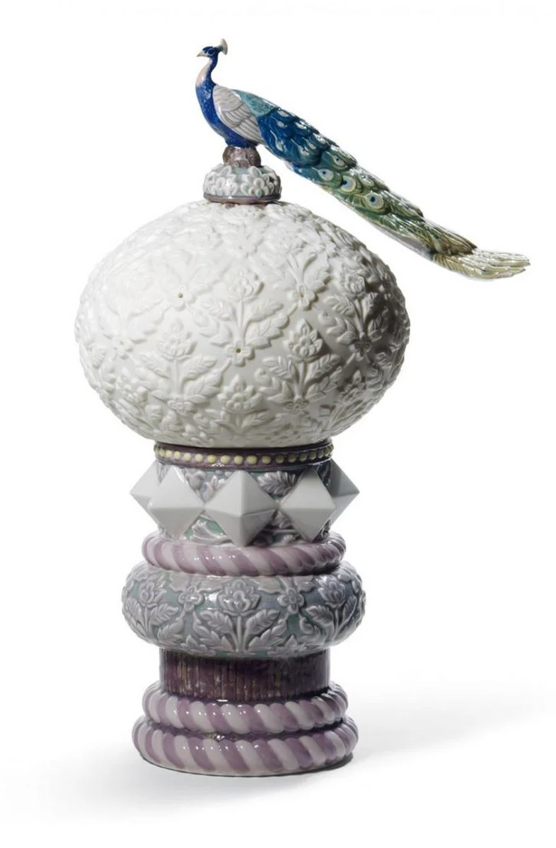 Casa Padrino Luxury Table Lamp White / Multicolor Ø 25 x H. 41 cm - Handcrafted & Hand-Painted Porcelain Table Lamp with Decorative Peacock Sculpture