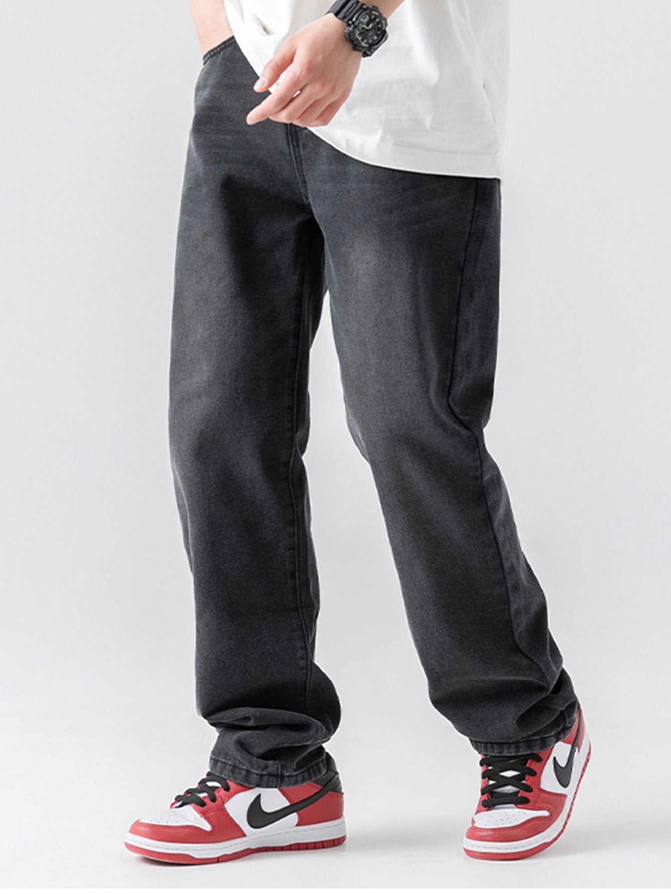 Distressed Wash Straight Leg Jeans