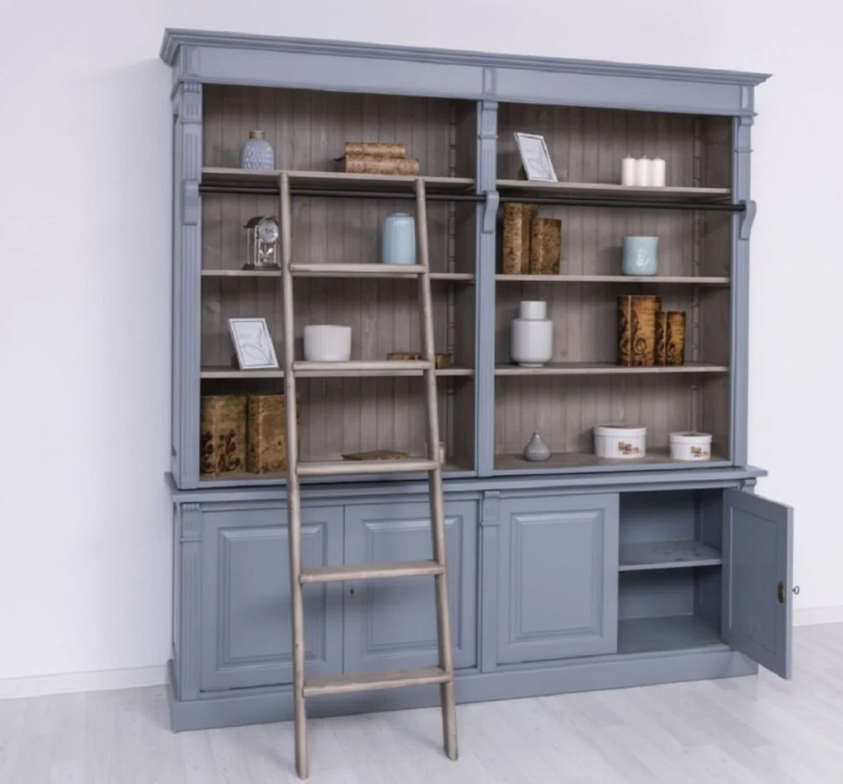 Casa Padrino armario de libros de estilo campestre con escalera azul claro / gris 223 x 51 x A. 228 cm - Gabinete de sal¨®n - Gabinete de oficina - Muebles de estilo campestre