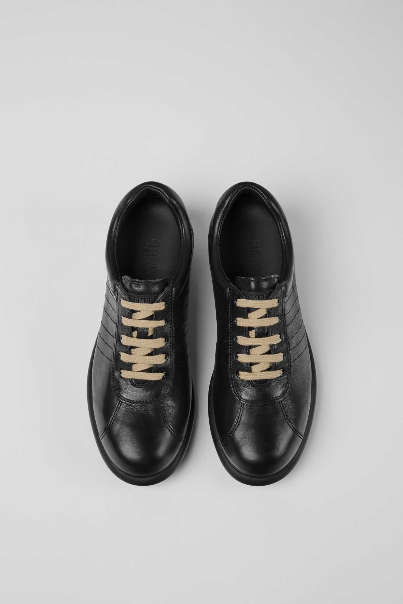 Pelotas - Iconic black shoe for women