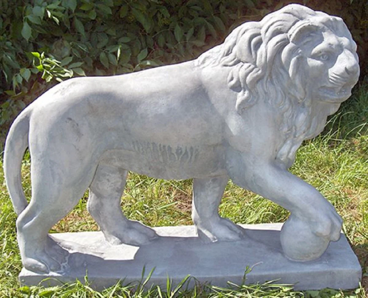 Casa Padrino escultura decorativa de lujo león con bola derecha gris 75 x 22 x H. 58 cm - Magnífica Decoración de Jardín