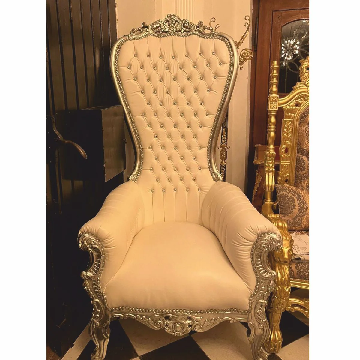 Casa Padrino sill¨®n de trono barroco con cuero artificial y pedrer¨ªa blanco / plata - Muebles barrocos