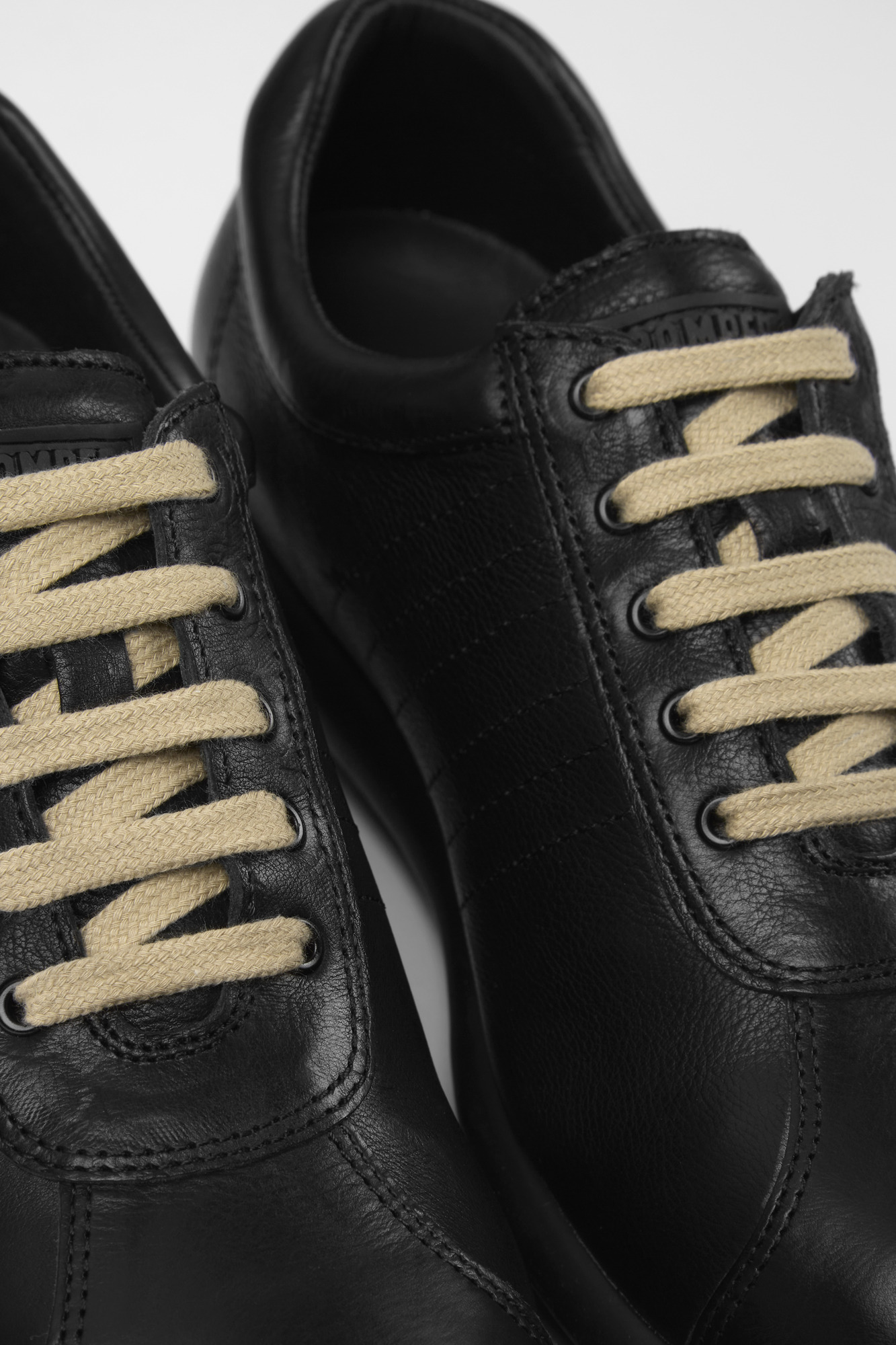 Pelotas - Iconic black shoe for women