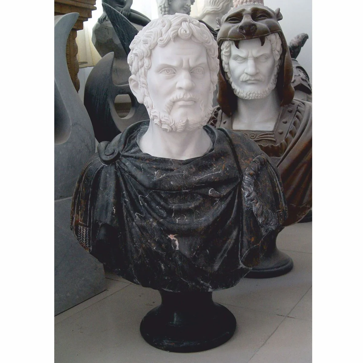 Casa Padrino busto de m¨¢rmol de estilo antiguo de lujo romano blanco / negro A. 80 cm - Escultura decorativa
