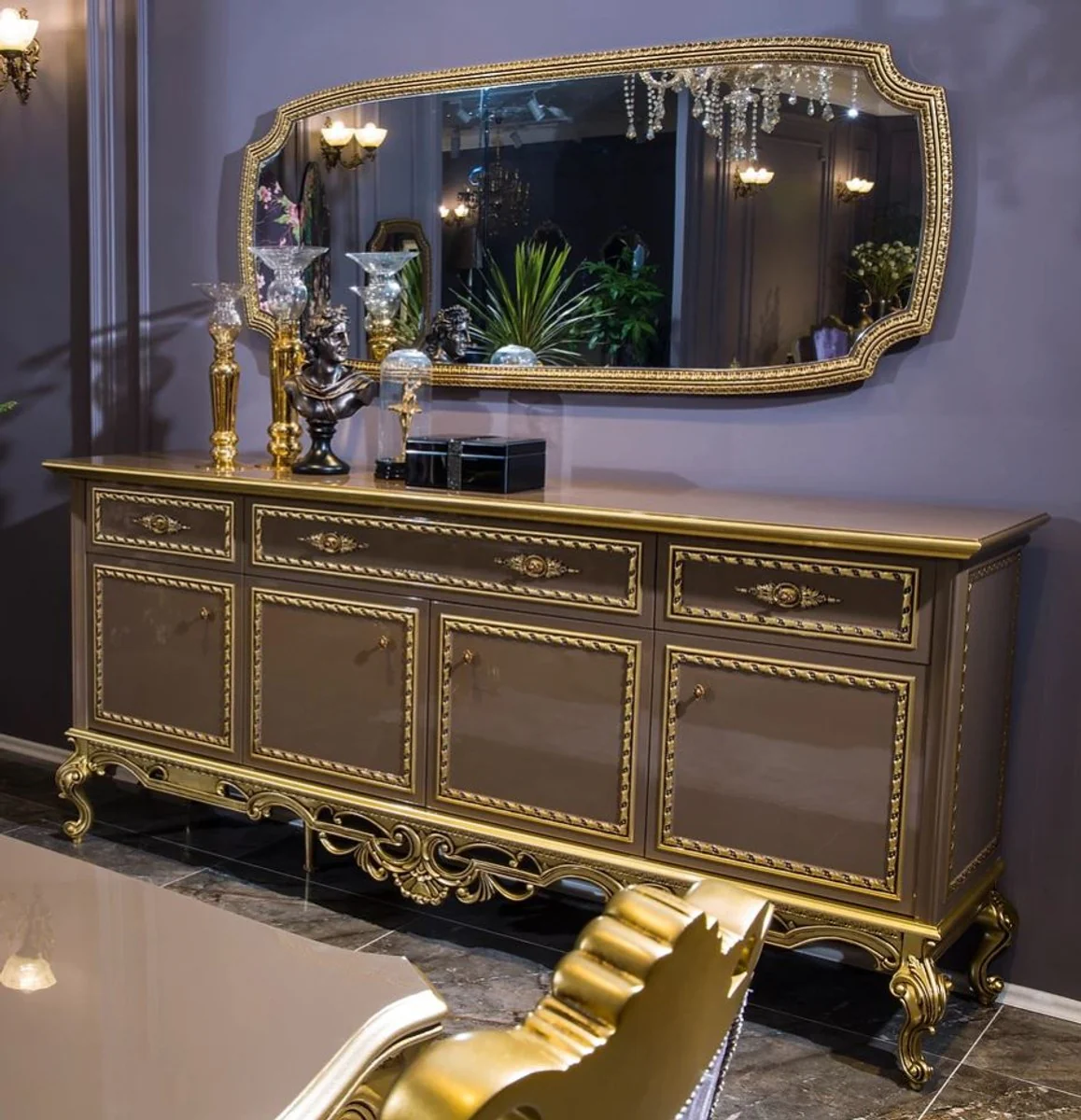 Casa Padrino conjunto de muebles barrocos de lujo aparador con espejo gris / oro - Aparador de madera maciza adornada con espejo de pared - Muebles nobles en estilo barroco - Calidad de Lujo