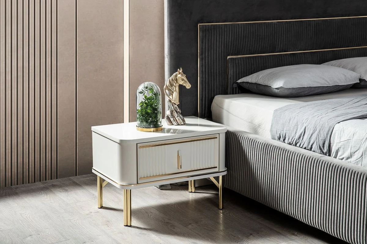 Casa Padrino conjunto de dormitorio de madera maciza de lujo gris / blanco / oro - 1 Cama Doble con Cabecera y 2 Mesitas de Noche - Muebles de dormitorio - Colección de Lujo