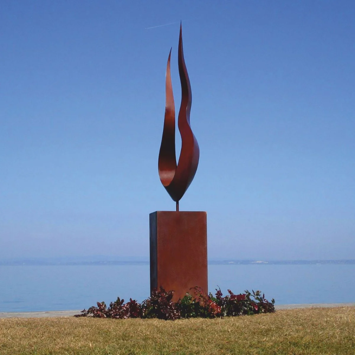 Casa Padrino escultura decorativa de jard¨ªn de acero de lujo llama sobre columna ¨®xido A. 301 cm