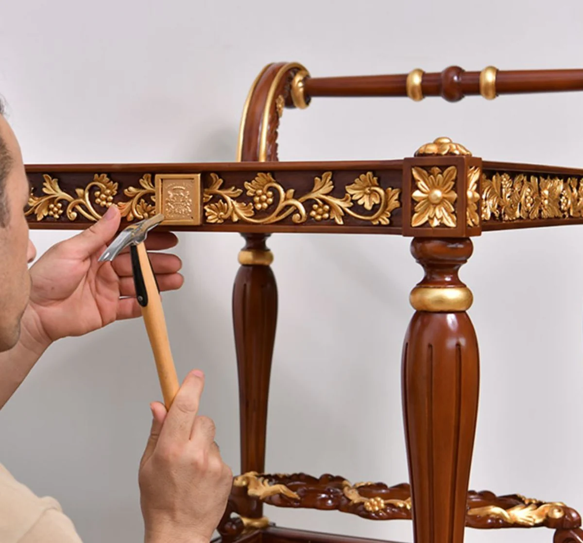 Casa Padrino Carrito Barroco de Lujo Marr¨®n / Oro 97 cm - Carro de Servicio de Estilo Barroco - Hecho en Italia