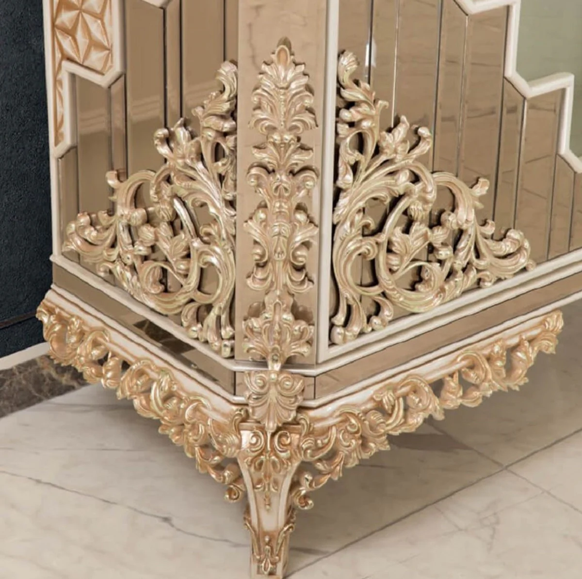 Casa Padrino vitrina barroco de lujo blanco / oro - Vitrina de madera maciza hecha a mano con 2 puertas - Magn¨ªficos muebles barrocos