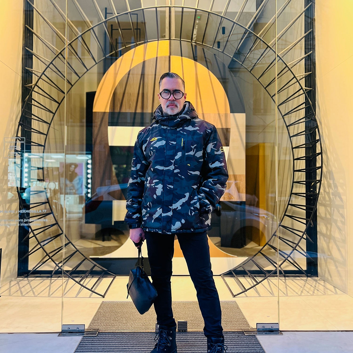 Men's Winter Jacket Water Repellent Ski Snow Jacket Warm Fleece Coat Parka Raincoats With Multi-Pockets