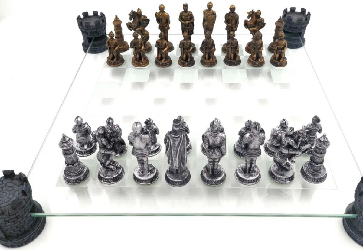 Casa Padrino conjunto de ajedrez de lujo lat¨®n antiguo / plata antiguo 42 x 42 cm - Tablero de ajedrez de vidrio con torres de castillo de poliresina y piezas de ajedrez de poliresina