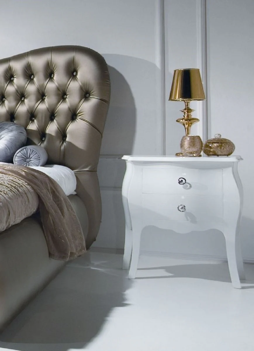 Casa Padrino mesita de noche barroco de lujo con 2 cajones blanco alto brillo - Mesita de noche barroco hecha a mano - Muebles de dormitorio barrocos - Muebles de lujo en estilo barroco