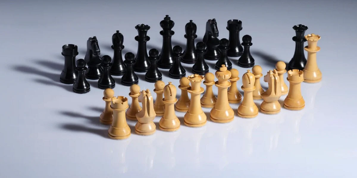 Casa Padrino conjunto de ajedrez de lujo 50 x 50 cm - Conjunto de ajedrez de madera - Tablero de ajedrez con piezas de ajedrez