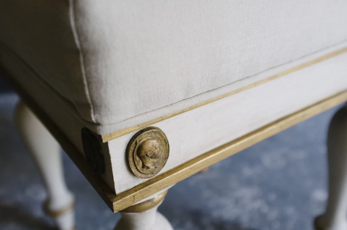 Casa Padrino Taburete Barroco de Lujo Blanco / Oro Antiguo 41 x 41 x H. 54 cm - Taburete Barroco de Madera Maciza - Muebles Barrocos