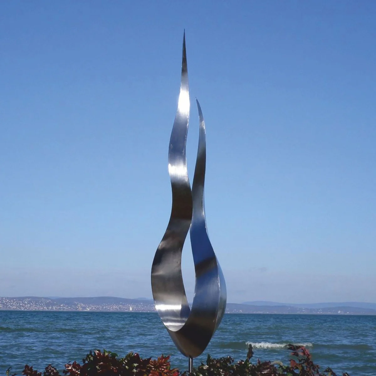 Casa Padrino escultura decorativa de jard¨ªn de acero inoxidable de lujo llama plata A. 210 cm