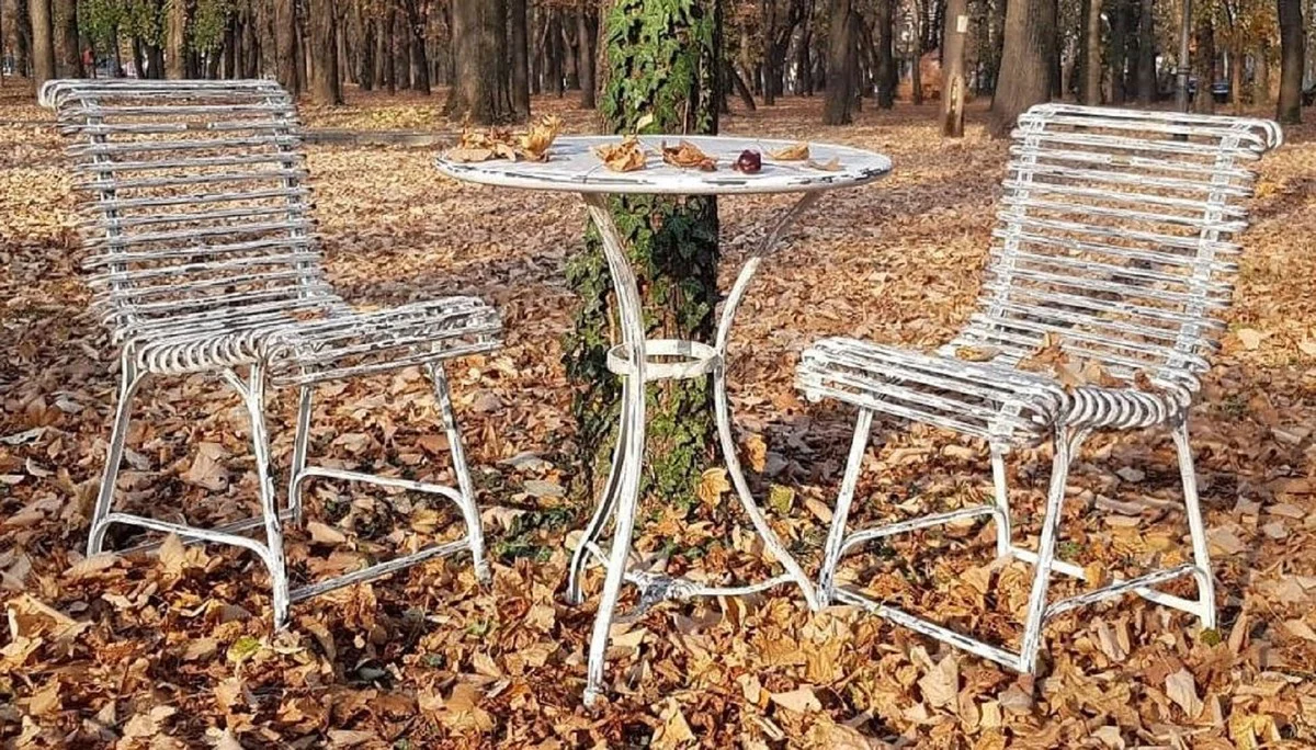 Casa Padrino Conjunto de Muebles de Jard¨ªn Art Nouveau de Hierro Forjado Blanco Antiguo - 1 Mesa de Jard¨ªn Art Nouveau y 2 Sillas de Jard¨ªn Art Nouveau - Muebles de Jard¨ªn Barroco y Art Nouveau
