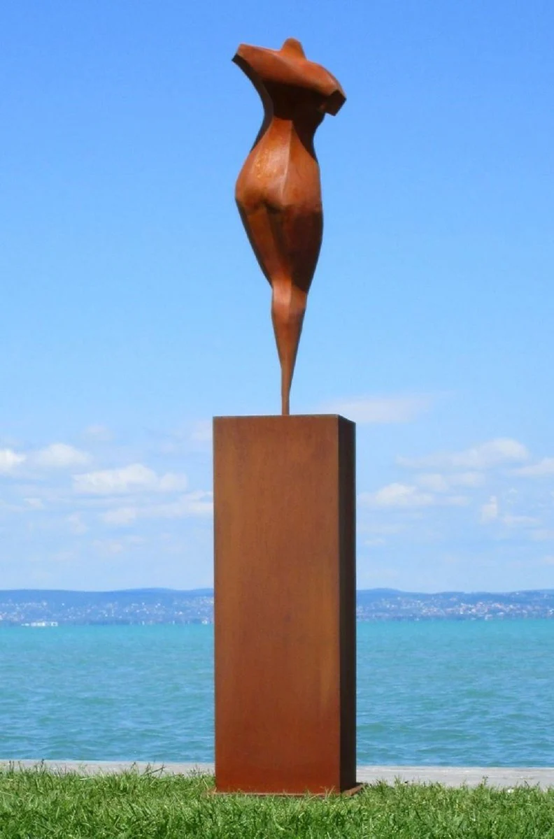 Casa Padrino escultura de metal de decoraci¨®n de jard¨ªn XXL mujer sobre columna ¨®xido A. 205 cm