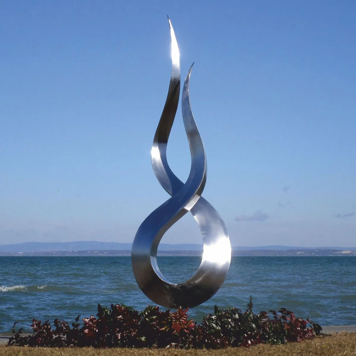 Casa Padrino escultura decorativa de jard¨ªn de acero inoxidable de lujo llama plata A. 210 cm