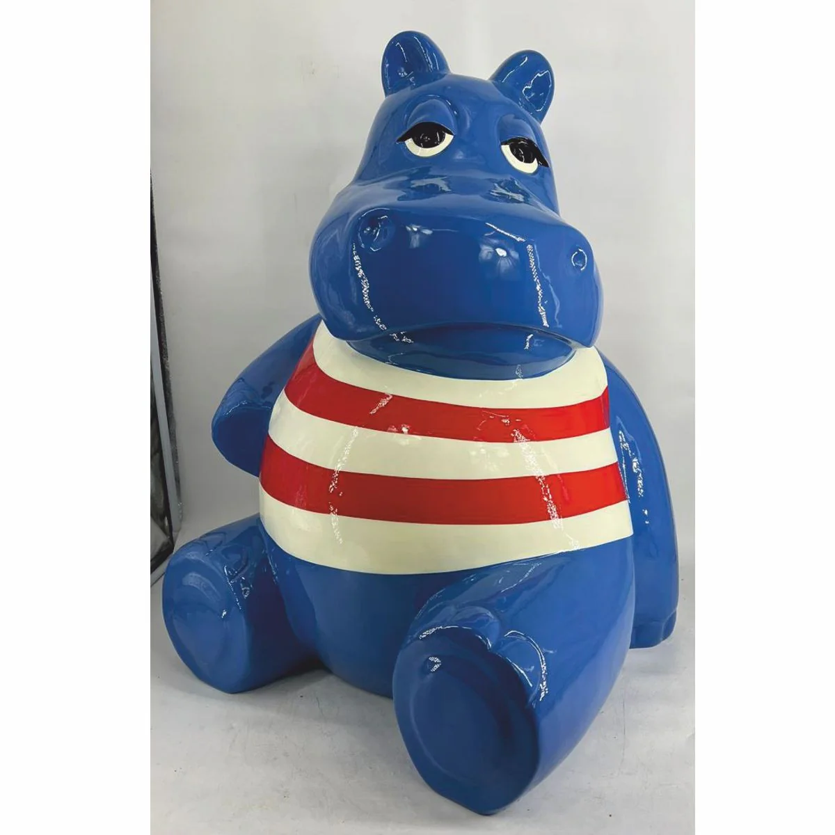 Casa Padrino escultura decorativa XXL hipop¨®tamo azul / crema / rojo A. 100 cm