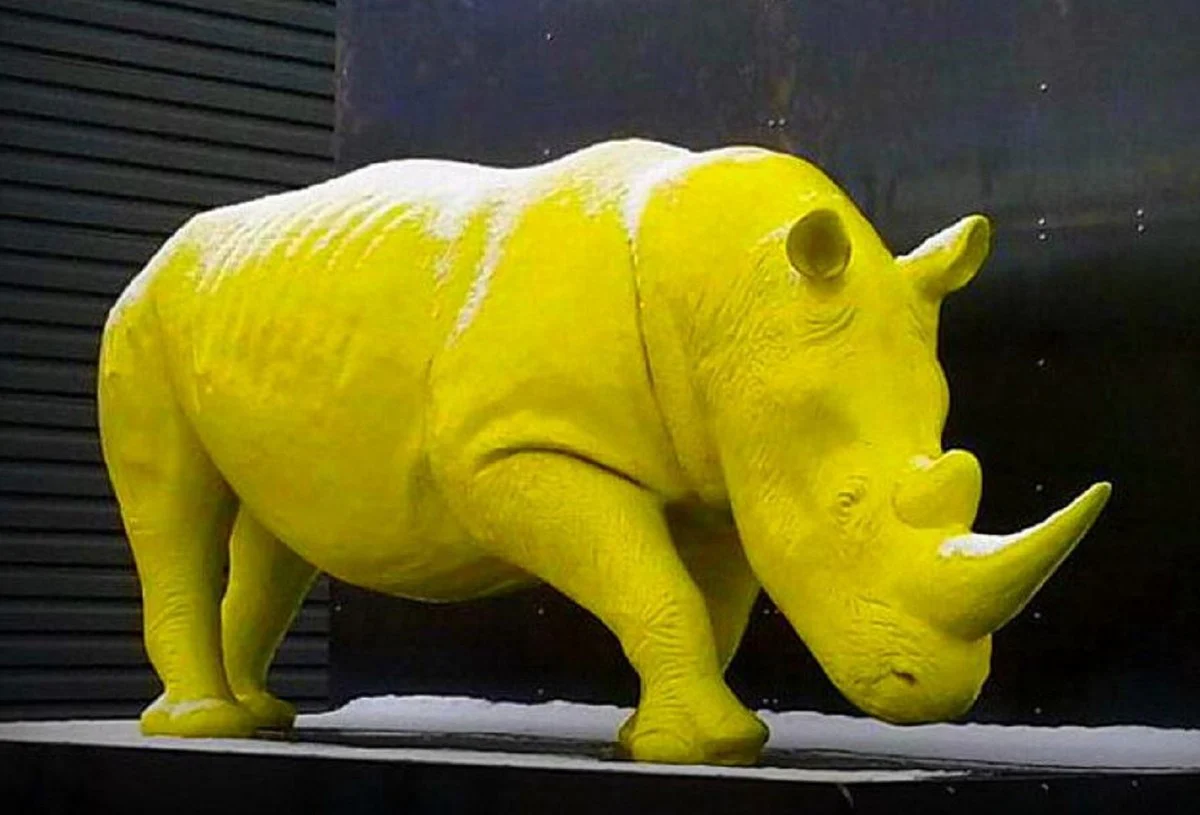 Casa Padrino escultura decorativa XXL rinoceronte amarillo 340 cm - Figura de jard¨ªn de tama?o natural