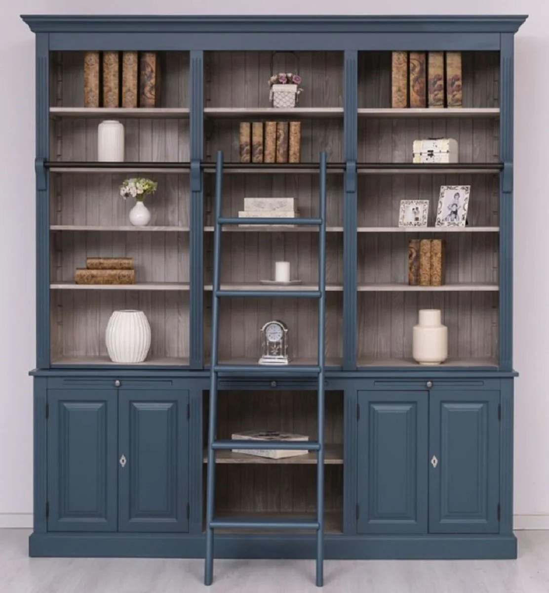 Casa Padrino armario de libros de estilo campestre con escalera azul / gris 229 x 51 x A. 244 cm - Gabinete de madera maciza - Gabinete de sal¨®n - Gabinete de oficina - Muebles de estilo campestre
