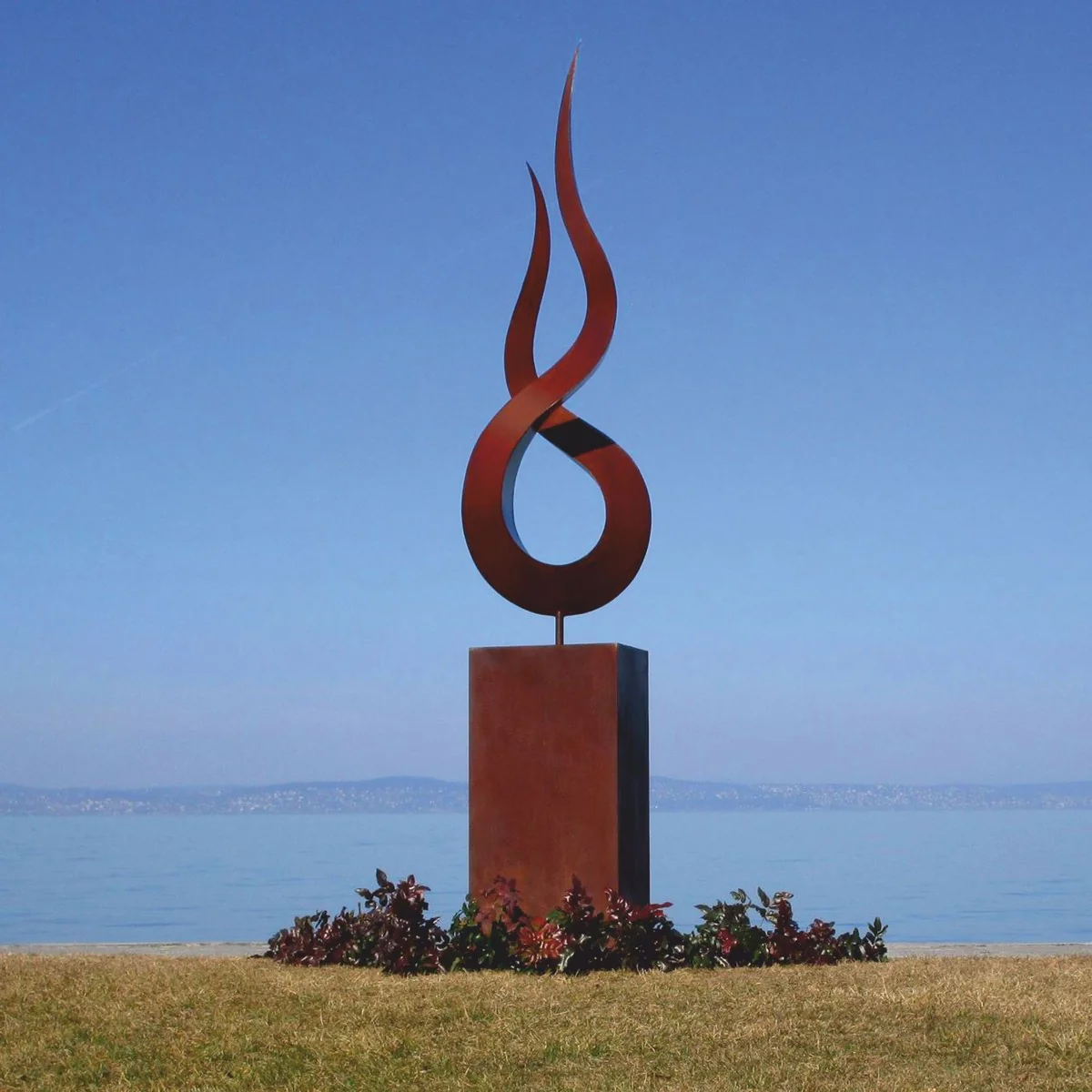 Casa Padrino escultura decorativa de jard¨ªn de acero de lujo llama sobre columna ¨®xido A. 301 cm