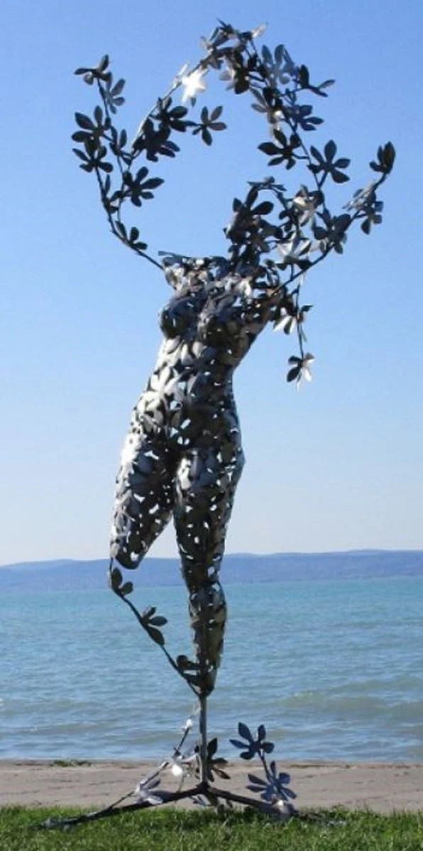 Casa Padrino escultura de decoración de jardín de diseñador mujer plata 137 x 110 x A. 255 cm - Figura de jardín gigante - Decoración de jardín de lujo