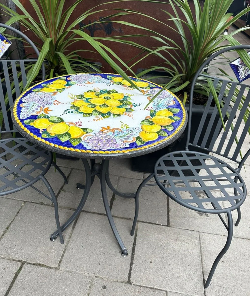 Casa Padrino conjunto de muebles de jard¨ªn de hierro forjado Art Nouveau de lujo multicolor / gris - 1 Mesa de Jard¨ªn y 2 Sillas de Jard¨ªn - Muebles de Jard¨ªn - Calidad de lujo - Hecho en Italia