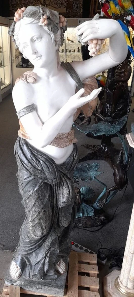 Casa Padrino escultura de mármol Art Nouveau de lujo mujer con uvas negro / blanco / gris / beige - Figura de decoración de jardín - Accesorios de Decoración de Jardín Barroco y Art Nouveau