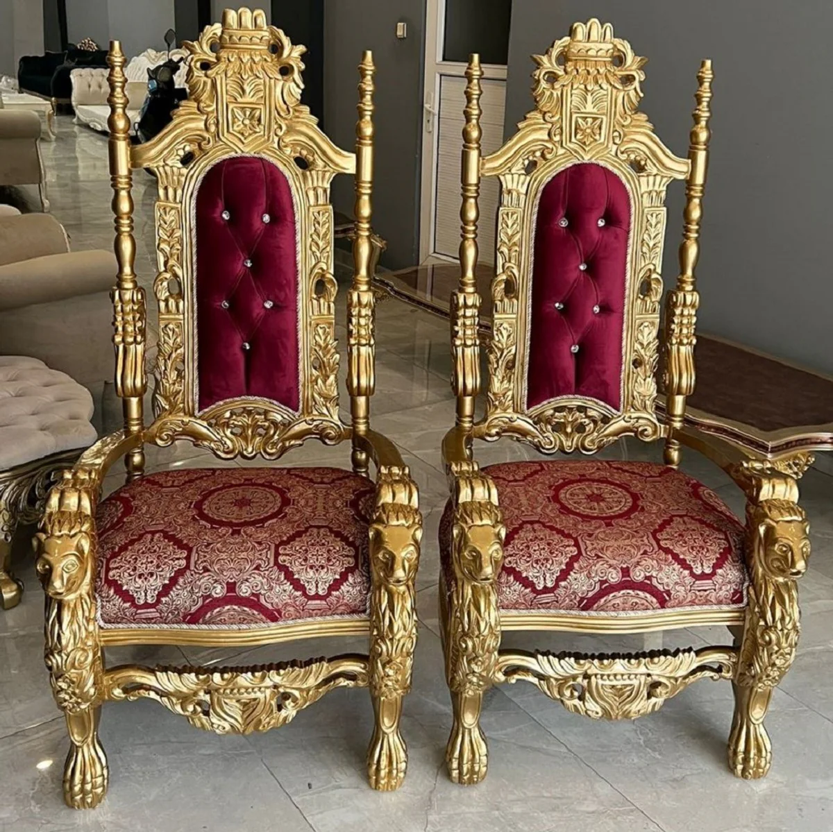 Casa Padrino sill¨®n de trono barroco con pedrer¨ªa y tela de terciopelo fino rojo burdeos / oro - Sill¨®n real barroco - Sill¨®n de boda barroco - Sill¨®n gigante barroco - Muebles barrocos