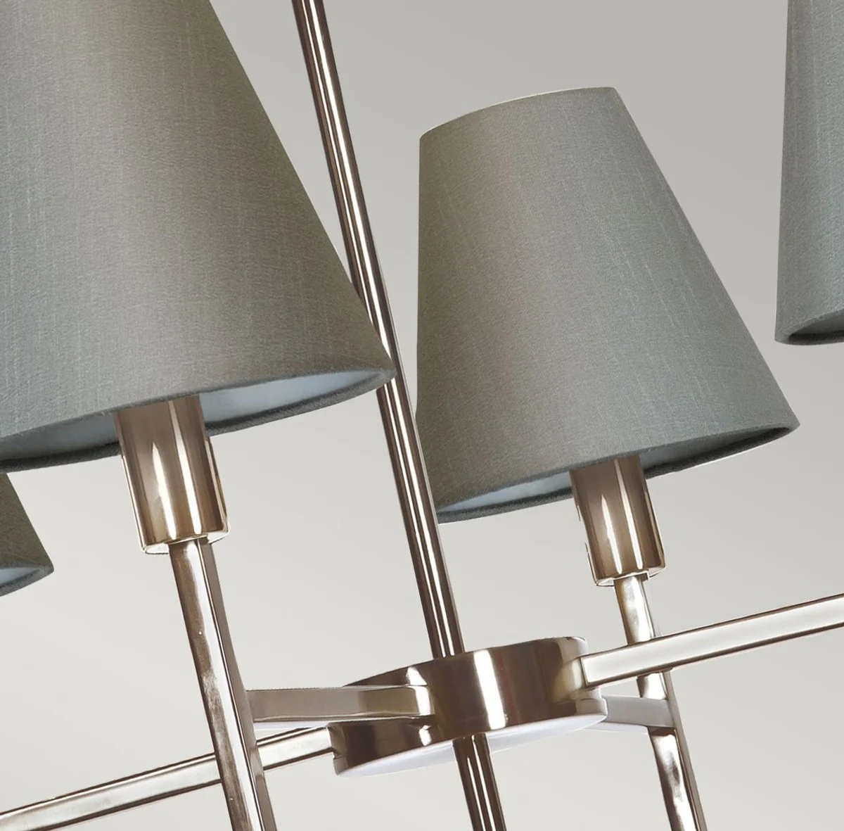 Casa Padrino lámpara de araña de lujo plata / gris Ø 61,8 x A. 44,5 cm - Lámpara de araña redonda de metal con pantallas - Araña de salón - Iluminación de lujo - Muebles de lujo - Interior de lujo